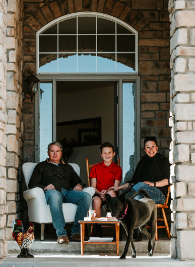 amyvalentine555's tweet photo. Thank you @sheblinikkole for making this possible for families in #Colorado. We loved moving our living room outside for this #PhotoOfTheDay 
#AloneTogether  
#thefrontstepsproject https://t.co/Fb5WNf9NLp