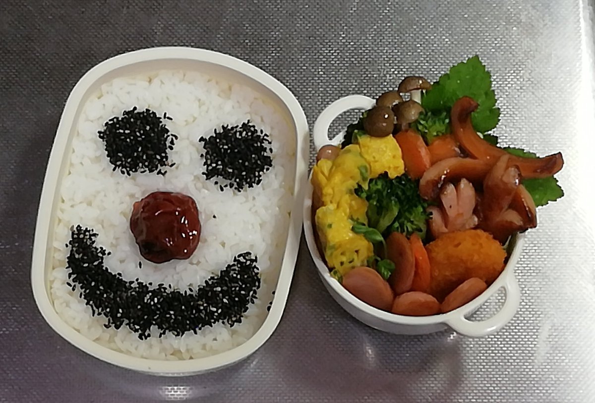タカジン スマイル弁当完成o O O今日もスマイルで行きましょう おはよう お弁当 弁当男子 モニスマ 笑顔 お昼ご飯 梅干し ウィンナー 魚肉ソーセージ ブナピー 野菜 ゴマ タカジン スマイル弁当完成o O O今日もスマイルで行きましょう おはよう お弁当 弁当男子 モニスマ 笑顔 お昼ご飯 梅干し ウィンナー 魚肉ソーセージ ブナピー 野菜 ゴマ