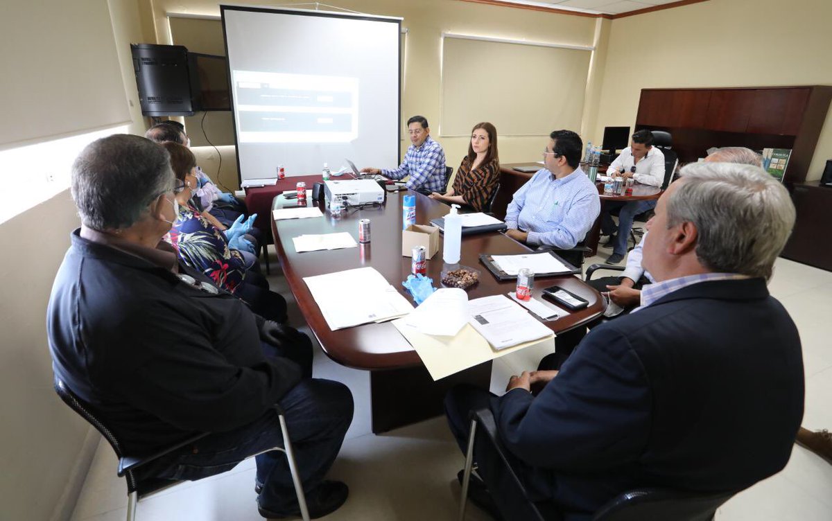 chema_fraustro's tweet photo. Con el objetivo de seguir trabajando para agilizar los trámites que permitan dar certeza al patrimonio de los coahuilenses, evaluamos y damos seguimiento al nuevo proceso telemático del Registro Público de #Coahuila, puesto en marcha el fin de semana por el Gobernador @mrikelme. https://t.co/N2w1l10vps