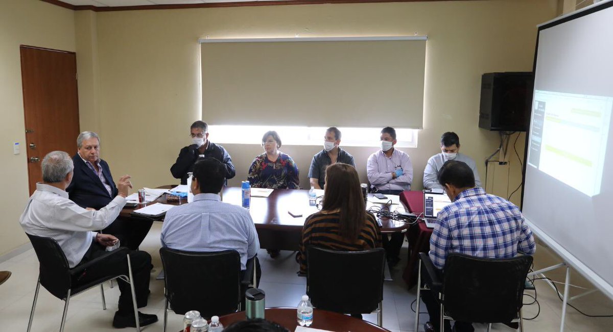 chema_fraustro's tweet photo. Con el objetivo de seguir trabajando para agilizar los trámites que permitan dar certeza al patrimonio de los coahuilenses, evaluamos y damos seguimiento al nuevo proceso telemático del Registro Público de #Coahuila, puesto en marcha el fin de semana por el Gobernador @mrikelme. https://t.co/N2w1l10vps