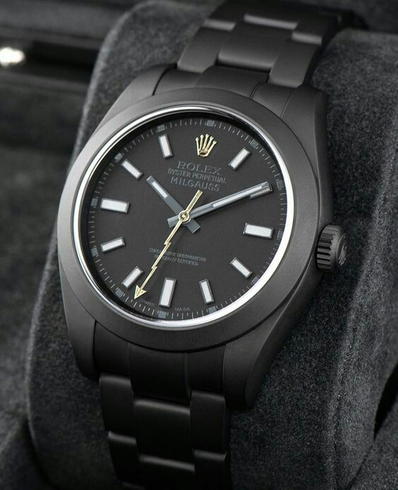 Черно матовые часы. Rolex Oyster Perpetual Milgauss Black. Чёрные часы Rollex. Часы ролекс черные мужские. Мужские черные часы Rolex.