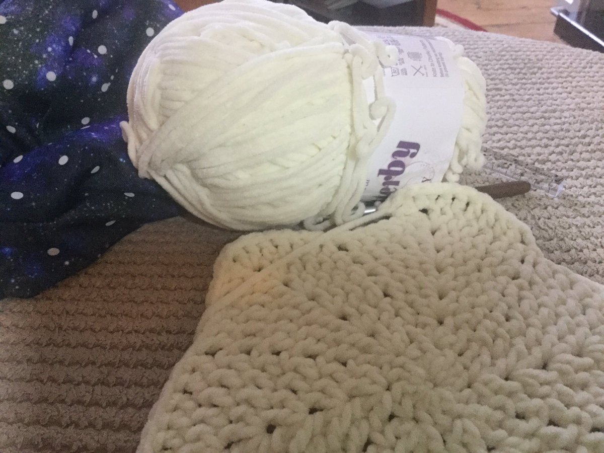 amylane's tweet photo. Day 8 - work done, time for a new crochet project. https://t.co/8cvv68BQYO