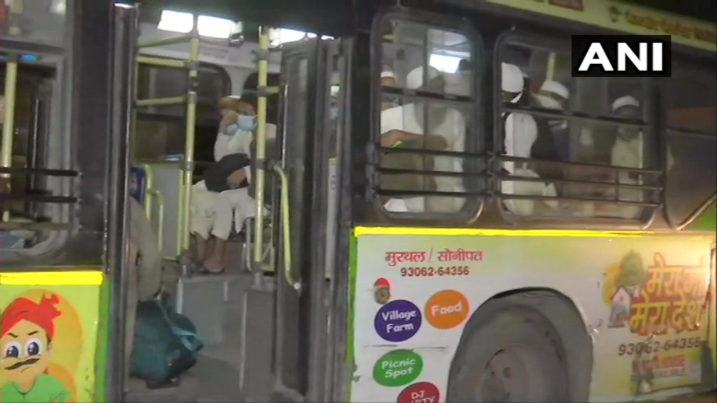 ANI's tweet photo. Delhi: People boarding buses in the Nizammudin area, to be taken to different hospitals for a checkup. A religious gathering was held in Markaz, that violated lockdown conditions and several #COVID19 positive cases have been found among those who attended the gathering. https://t.co/BjCsxVkXEr