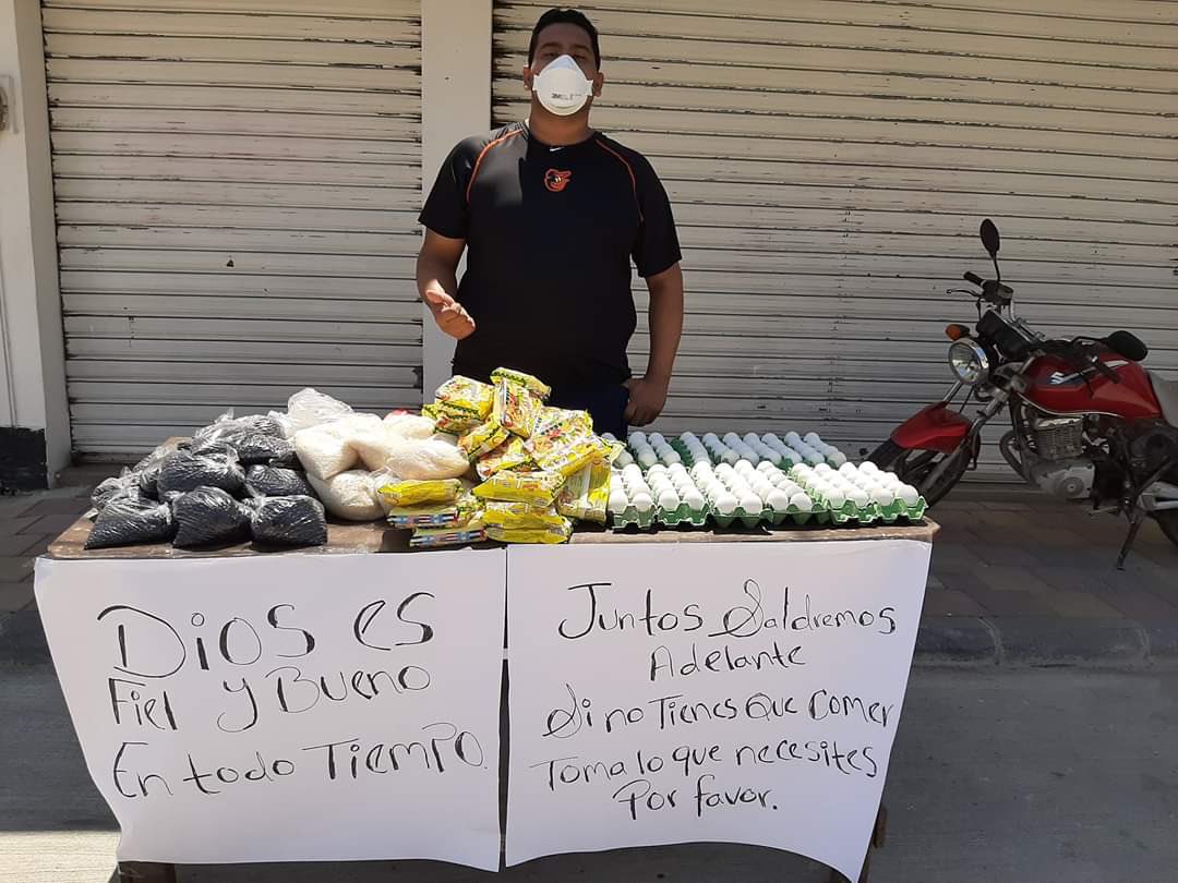 Yo tengo mi #MesaSolidariaSN dice Pablo Alejandro desde Petén. 

Cuantos más Dios los bendice con poder ayudar en estos momentos de crisis.