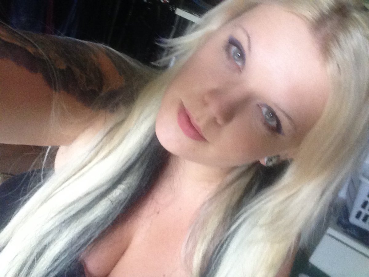 HerrinLillyFire's tweet photo. Rückblick 2019 damals noch blond😏
Mittlerweile alle Farben durch😜
#zahlfotze #promoslave #paypig #bestFd2
#tom171317 #BossGirlsNET #RTFindomGerman #rtfindombitch
#rtfindomger #rtfindom #slavekane #findomRT8 #otm_rt #rtfindompromo #geldladies #TruePromos #RT4doms #find0m https://t.co/XDyU3cFHpm