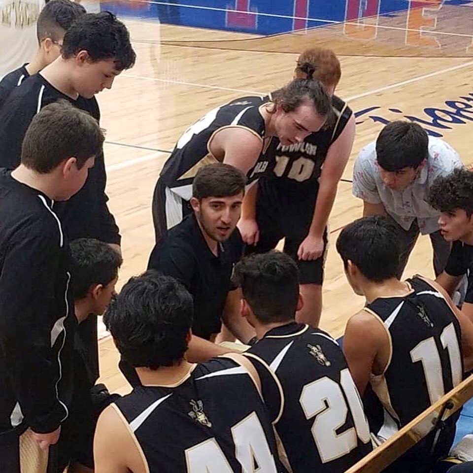 Bird_Taylin's tweet photo. @coachwomacks Challenge accepted @coachwomacks . Once nominated, you have 24 hrs to respond or donate $20 to a local charity. Post picture of you coaching then nominate 4 coaches! @TreverPowell2 @Coach_Bevan @GilesFFox @janaeprice_15 https://t.co/Wv06YBaj7h