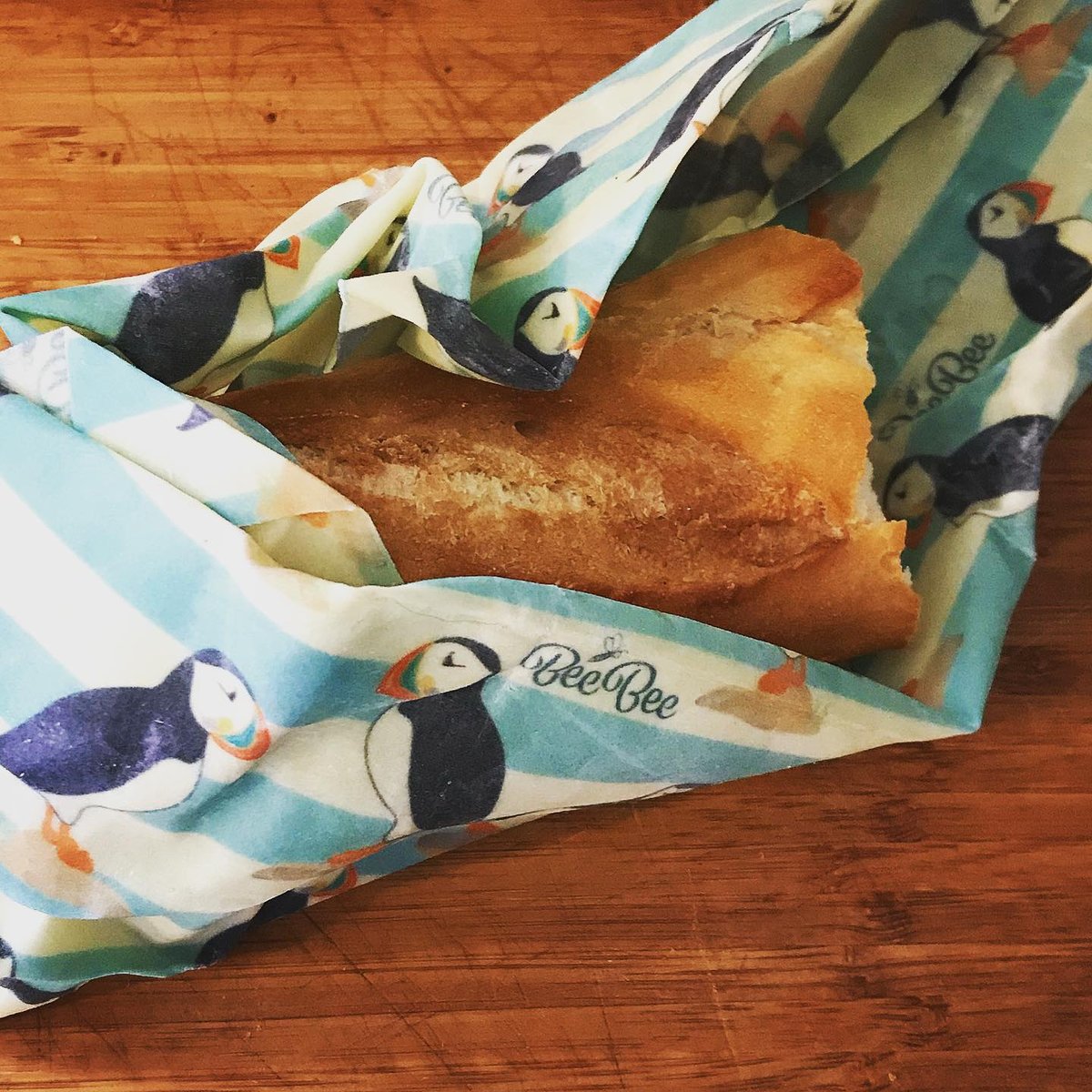 BeeBeeandleaf's tweet photo. Hearing how our wraps are helping you to keep your food fresh is really keeping us going at the moment! 💚
Thanks for sharing this cute pic of your Puffin #BreadWrap @small_steps365! "I stored the leftovers in my #beebeewraps & its as fresh as it was 2 days ago". 🥖🤗 #freshbread https://t.co/KvZaJpfBwW