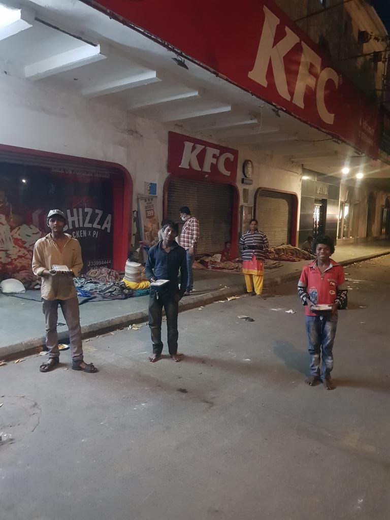 savechildbeggar's tweet photo. . @M_Lekhi deedi cannaught place , mandi house , Barakamba road dinner Distribution drive over. Our team checked every nook and corner and made sure  nobody sleeps with hunger.   #savechildbeggar https://t.co/D4GIdEK7Vx