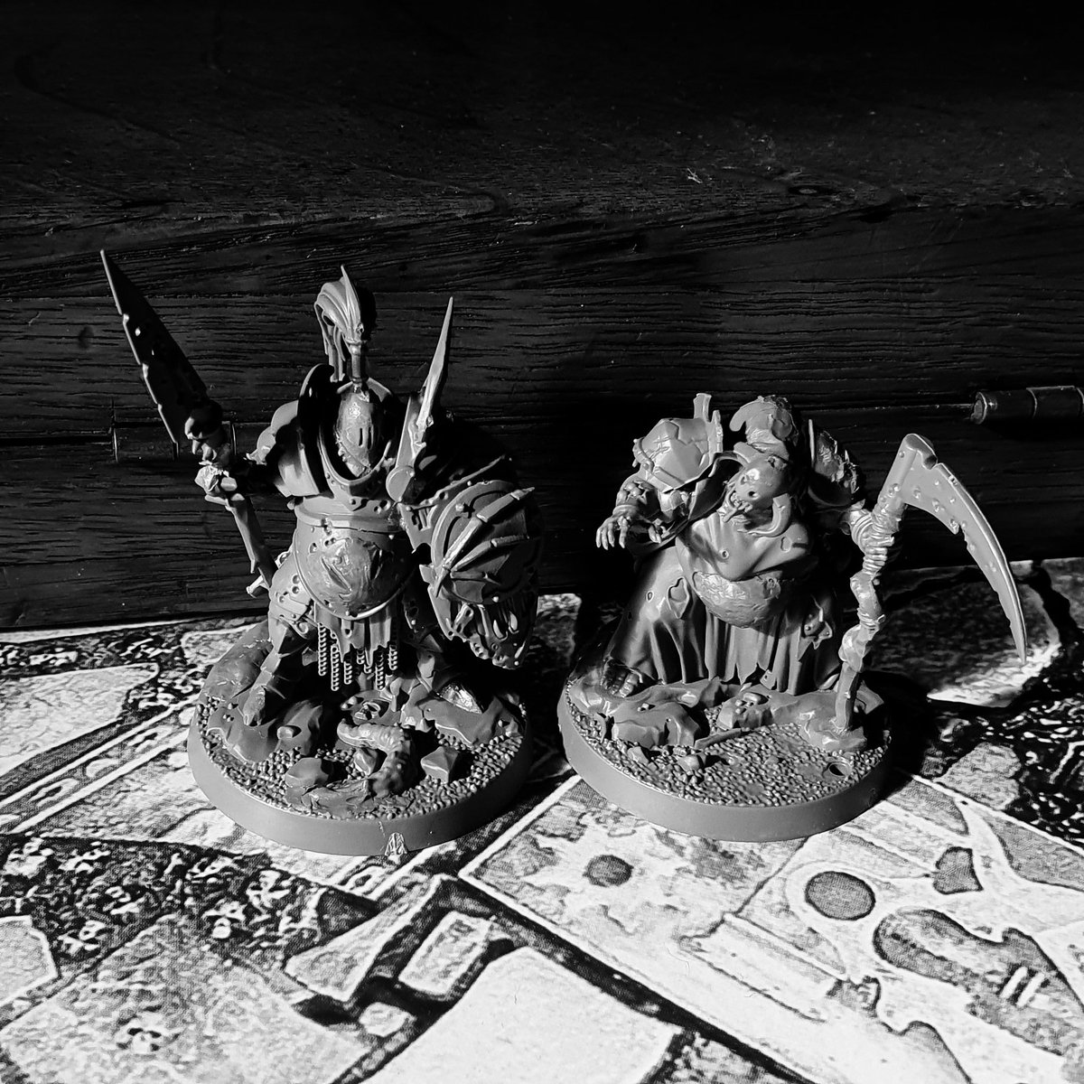 Blog post: Morddrak's backstory and 4 more WIP  #SoulblightVampire Thrall Knights for the Wardens of the Cold Flame.  https://warbosskurgan.blogspot.com/2020/03/soulblight-vampires-part4-morddrak.html