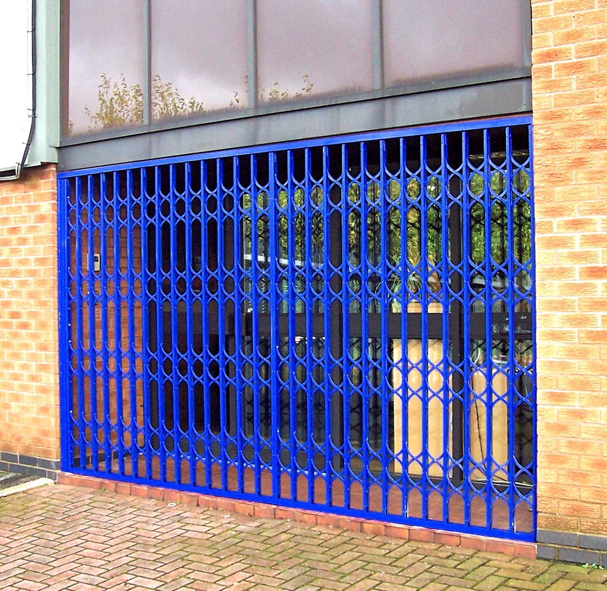 TSS_Nottingham's tweet photo. Our Gate Systems & Folding Window Grilles are high quality and extremely secure product that provides varying levels of protection to doors and windows. Our Grilles are very popular in the retail and commercial markets. #Security #Buisness #protection #secured #secureyourshop https://t.co/N9drCiH3U0
