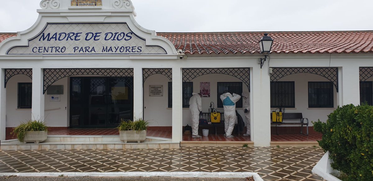 Los Servicios Veterinarios de la #USBA_EL_COPERO #Sevilla, se desplazan a la provincia de #Huelva para realizar tabajos de desinfección en residencias de mayores de #Higera_de_la_Sierra y #Almonte. No bajes la guardia!!! #EsteVirusLoParamosUnidos #OperacionBalmis <a href="/EjercitoTierra/">Ejército de Tierra 🇪🇸</a>