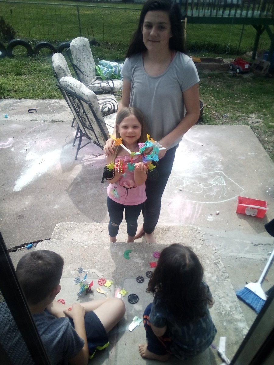 CoachGardner1's tweet photo. Homeschool Engineering Club... Student led... Impromptu @WeaubleauRIII  @Weaubleau_Elem https://t.co/22GMsF2Mjl
