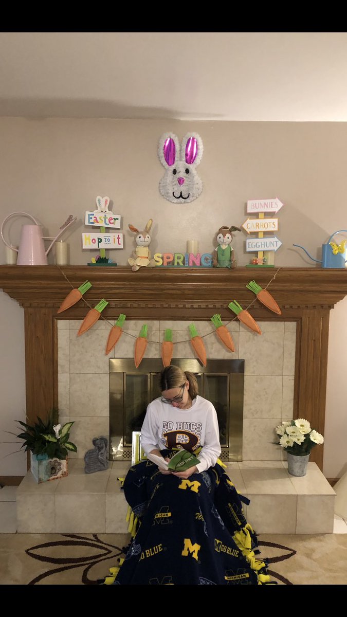 TomasekPirates's tweet photo. Virtual Spirit Week! #GetupandGoNowhere @mrshaydon5 @RCHSPirates #rcsdpirates #piratepride #readingrocks https://t.co/PLHUgnpknV
