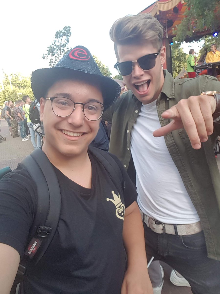 Dj_Creations__'s tweet photo. #BlijfBetoverd #getexited toen ik @SvenergyYT ontmoeten op het carnaval festival plein https://t.co/pqHSF4ZYXr