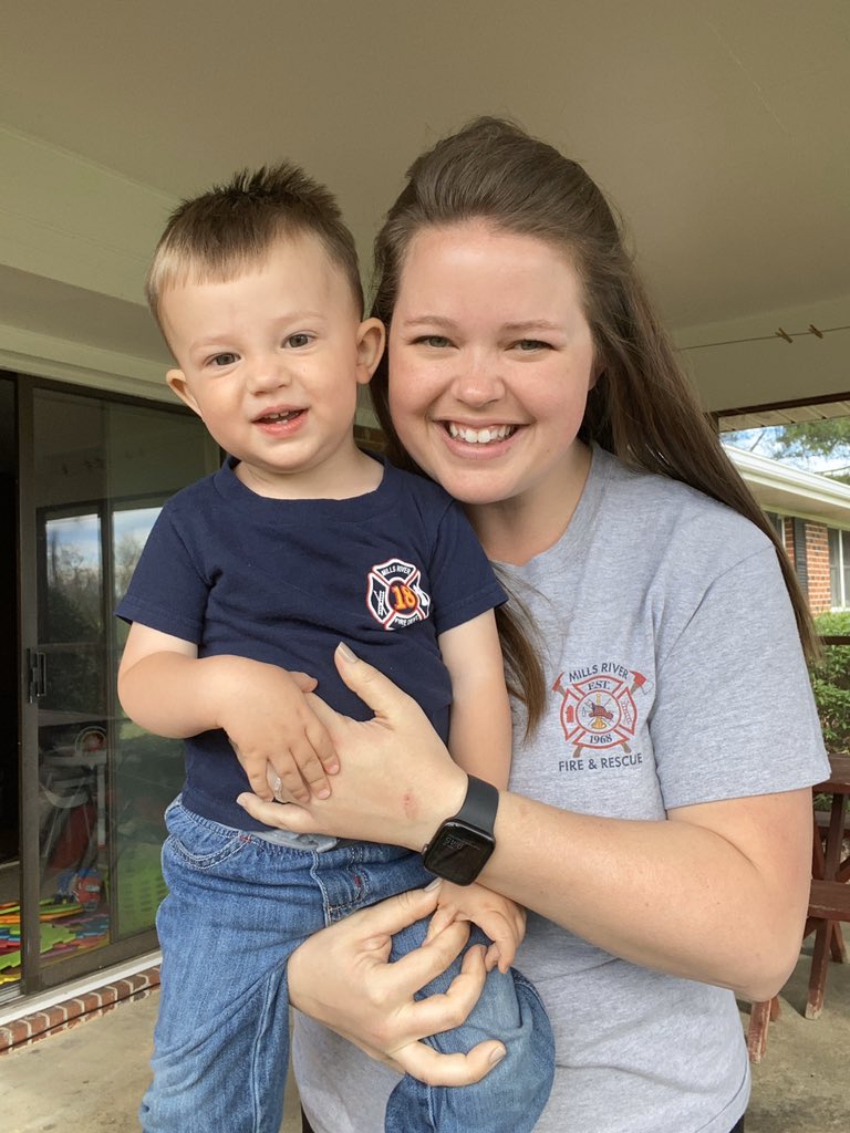 MrsCoach_Levi's tweet photo. Spirit week - Hero’s day! Wearing our FD shirts in honor of Dada! @TheRugbyRaider #WeAreRugby https://t.co/JIPvoVkwCt