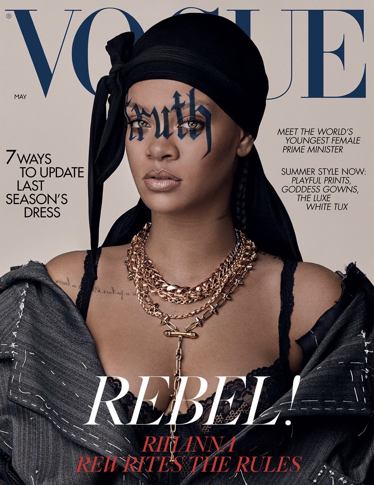 Outlander Magazine on X: Rihanna Wearing Louis Vuitton on the