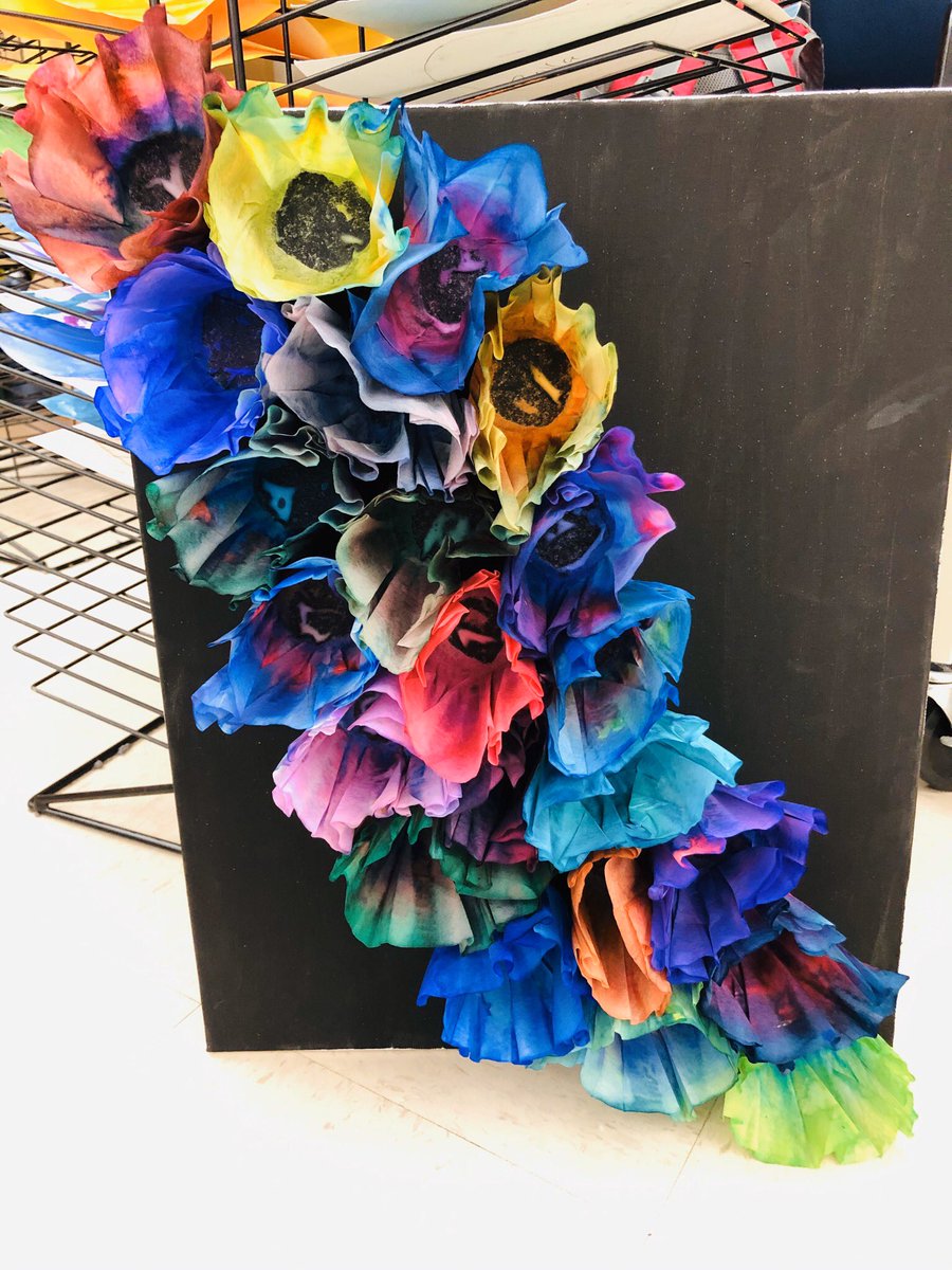 jim_les4's tweet photo. Collaborative class art projects! 1st pic is Mrs. Garcia’s class, 2nd is Mrs.Nichols class, 3rd is Ms.Riveras class, and @SusanGlenewink5 class.
#Bluebonnetlions #Lockhartisd #LoveMyLisd #Bbemasterbuilders https://t.co/NdXyhJUHTF