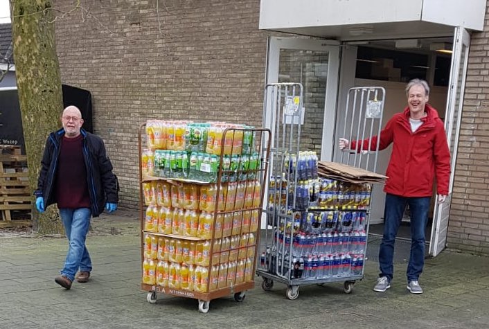 DOS steunt de Voedselbank Kampen met drinken en voedsel! Check hier hele bericht: doskampen.nl/1/61/spullen-n…