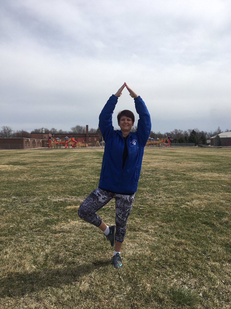 EmersonElement2's tweet photo. @AllianceBulldog Mrs. Romick working on core and balance! https://t.co/iOa7G7oXQu