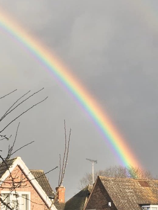 stories_rainbow's tweet image. Sunshine, wind and rain today which does of course lead to rainbows! This one was captured by a very clever friend of mine. Hope that house finds its pot of gold! #searchforrainbows #searchforhope #checkinonfriends #stayhome 🌈😎