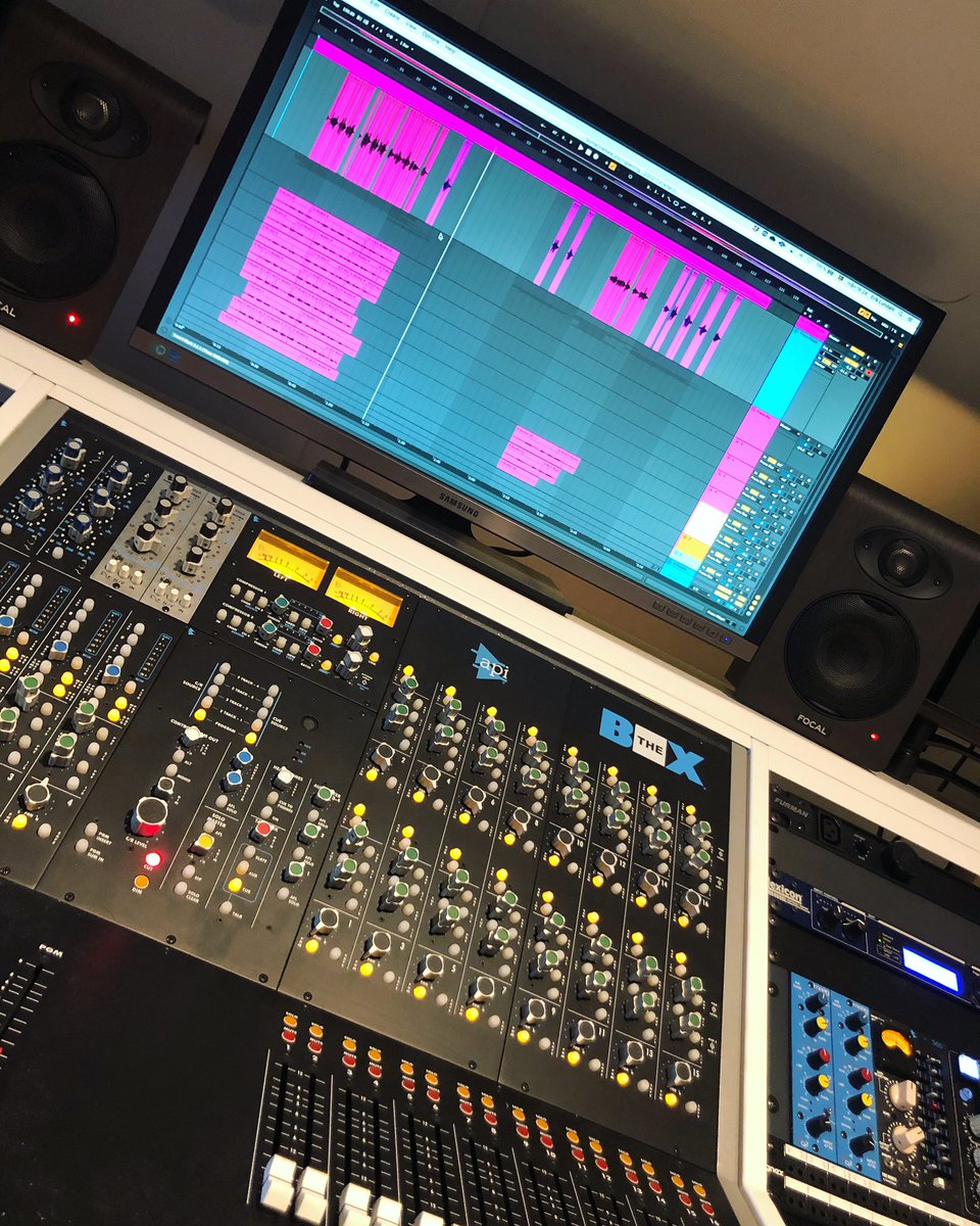 thebeatof_erikl's tweet image. How #ableton &amp;amp; #apithebox sounds together? ...it’s THE BOMB 😍🔥💪👊
@Ableton

#edi #apiaudio #ableton #abletonlive #edm #hiphop #trap #house #rap #livemusic #musician #musicproducer #songwriter #pop #newmusic #launchpad #beatstars #abletonpush #beats #beatmaking #producerlife