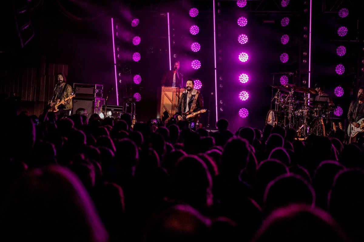 starlandNJ's tweet photo. A blast with @OldDominion here for their #soldout show. #MemoryMonday πΈ Mike Roszkowski #njcountry https://t.co/xQWojUgFns
