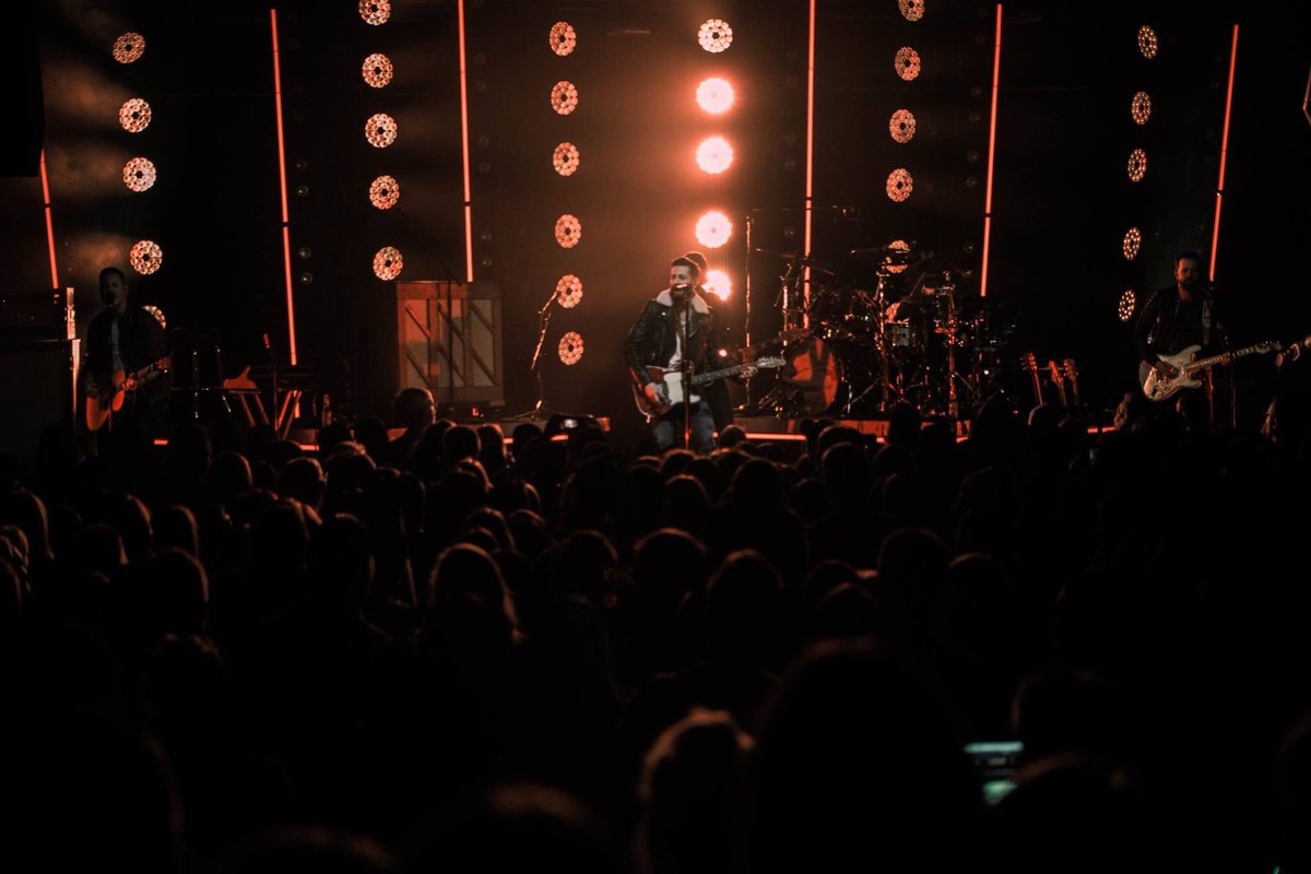 starlandNJ's tweet photo. A blast with @OldDominion here for their #soldout show. #MemoryMonday πΈ Mike Roszkowski #njcountry https://t.co/xQWojUgFns