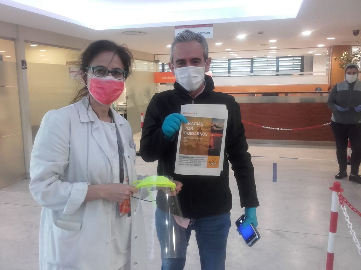 Mutua_Terrassa's tweet photo. No ens oblidem de l'empresa #Continental que avui ens han portat pantalles protectores per als professionals de l'equip del #SEM de @Mutua_Terrassa ♥️
#JoActuo #joemquedoacasa #ensensortirem https://t.co/RR1GARLBK0
