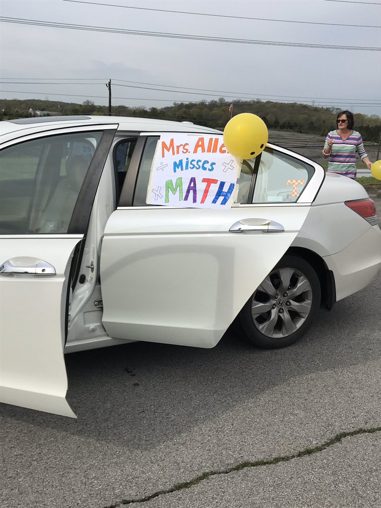 MountViewES's tweet photo. We had a fantastic parade through our neighborhoods today!!! We love you all and miss you dearly!! #mtviewstrong #mnpsstrong @MetroSchools https://t.co/bY4eNesjte