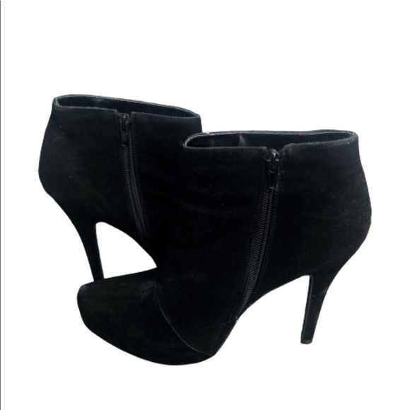 So good I had to share! Check out all the items I'm loving on @Poshmarkapp from @yungkster #poshmark<a href="/tag/fashion"class="tags"><span>#fashion</span></a><a href="/tag/shopmycloset"class="tags"><span>#shopmycloset</span></a><a href="/tag/style"class="tags"><span>#style</span></a><a href="/tag/chaps"class="tags"><span>#chaps</span></a><a href="/tag/poshmark"class="tags"><span>#poshmark</span></a>