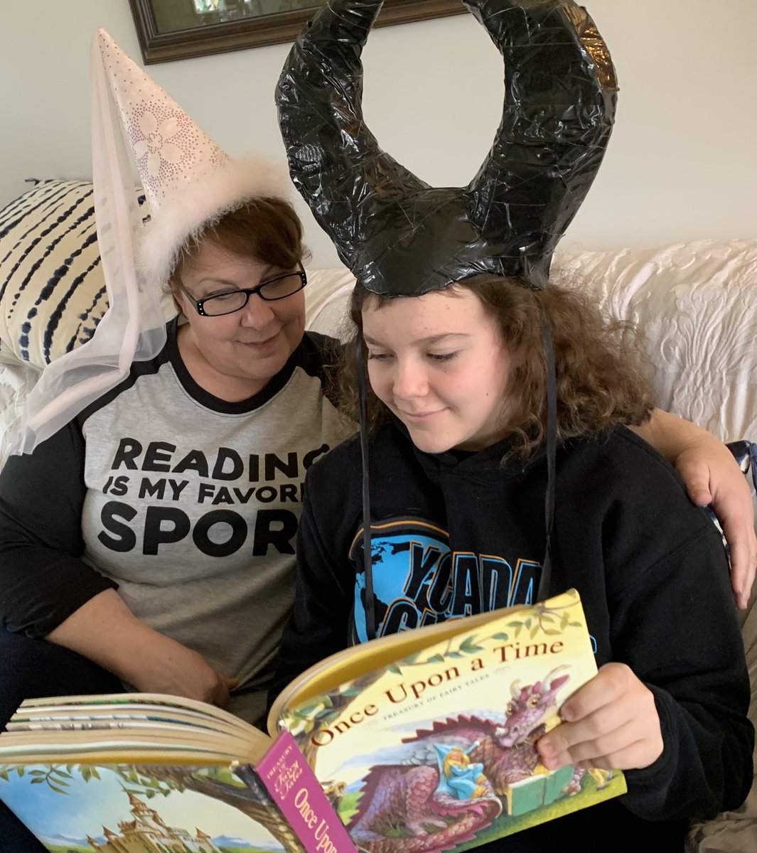 MsBenton19's tweet photo. Get Caught Reading Day for AMSB Spirit Week! #AR5 https://t.co/wZsi6qMT1R