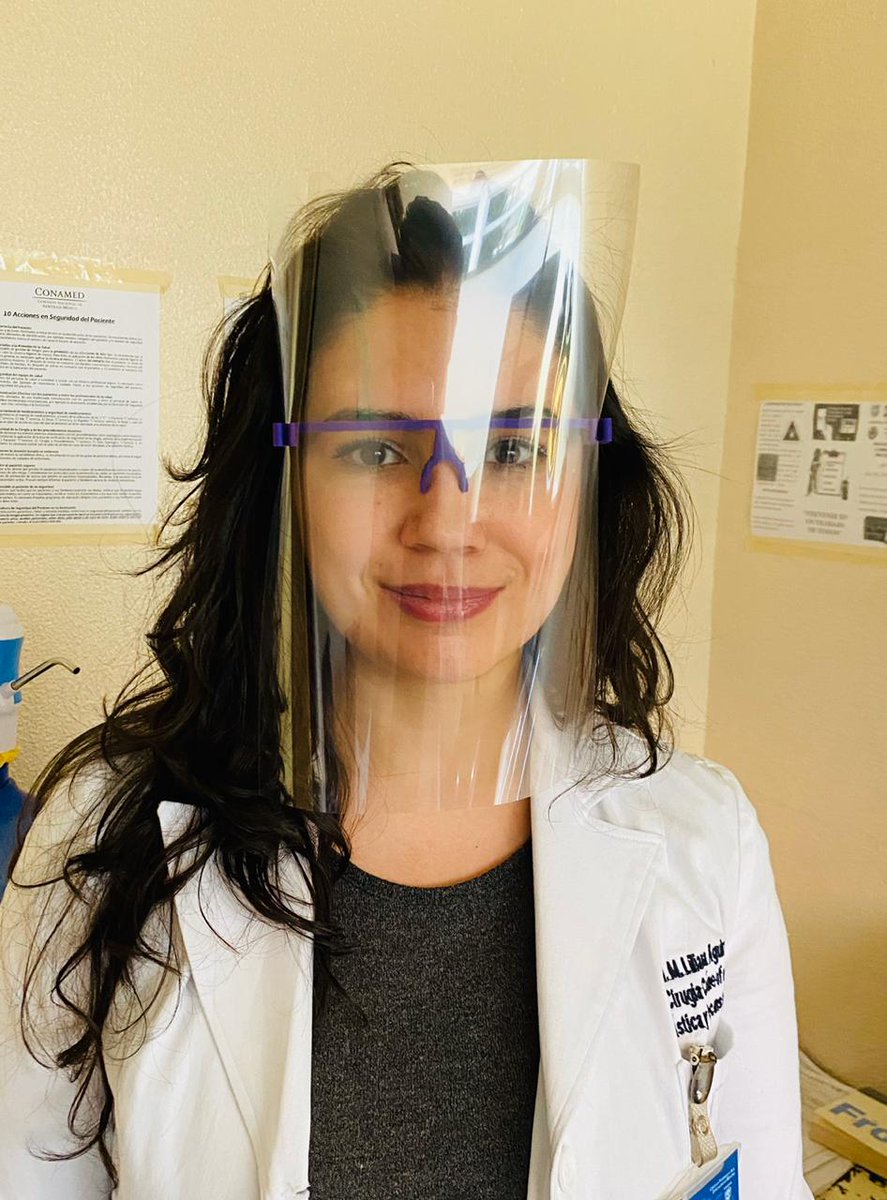 RedLopezDiaz's tweet photo. 👍 Muchos médicos ya están usando los dispositivos de protección básica donados gracias al movimiento #RobotsContraElVirus 🤖💪 https://t.co/IvbaP5BMaC👈 vía @ElHombreRobot https://t.co/WJkl7mBOVe
