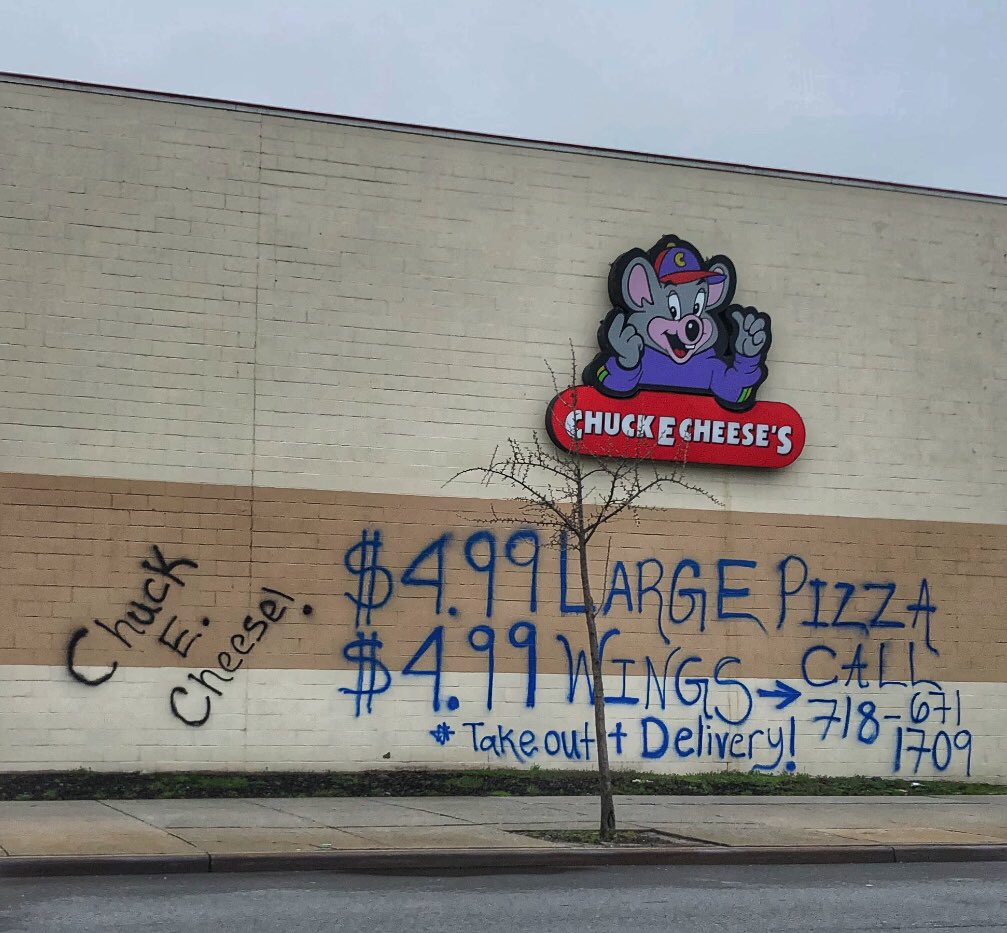 RadioFreeBronx's tweet photo. Chuck E Cheese on Gunhill goes rogue and has zero fucks left to give https://t.co/TWSJ37tX5F