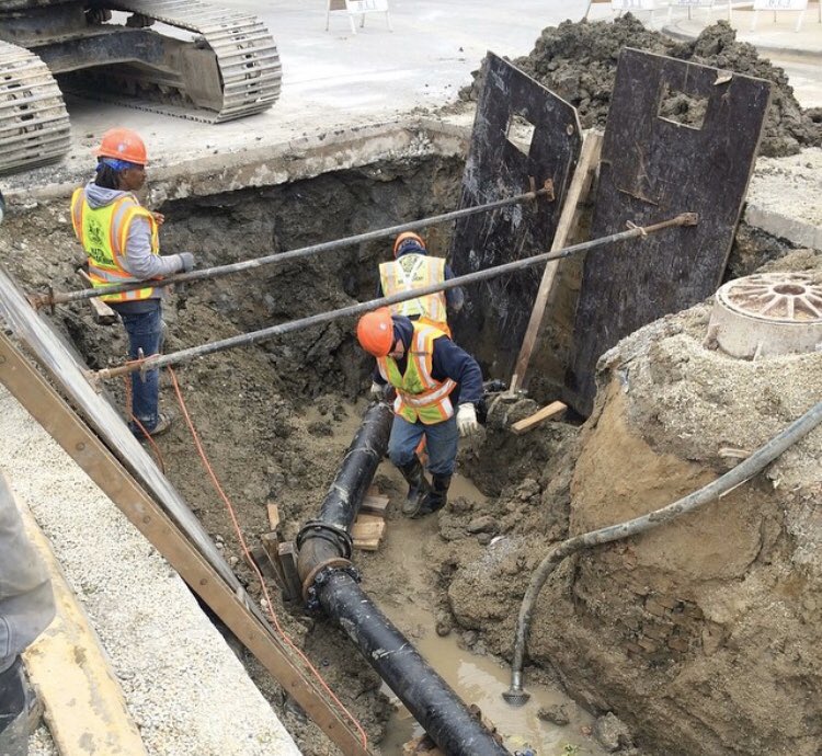 Maecheri's tweet photo. #Water infrastructure are my favorite projects because they pose technical challenges like location of the job, underground and surface obstacles + trench safety. Majority of my firm’s engineers perform work like this #civilengineer #constructuon https://t.co/9Sg28hlVD9