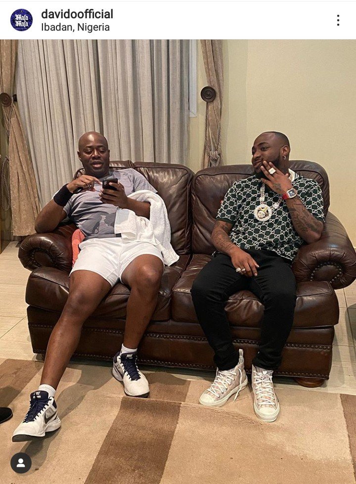 ChristDNa1's tweet photo. Sayi Makinde was sitting with covid19 🤦🤦 https://t.co/9jifGm3b7E