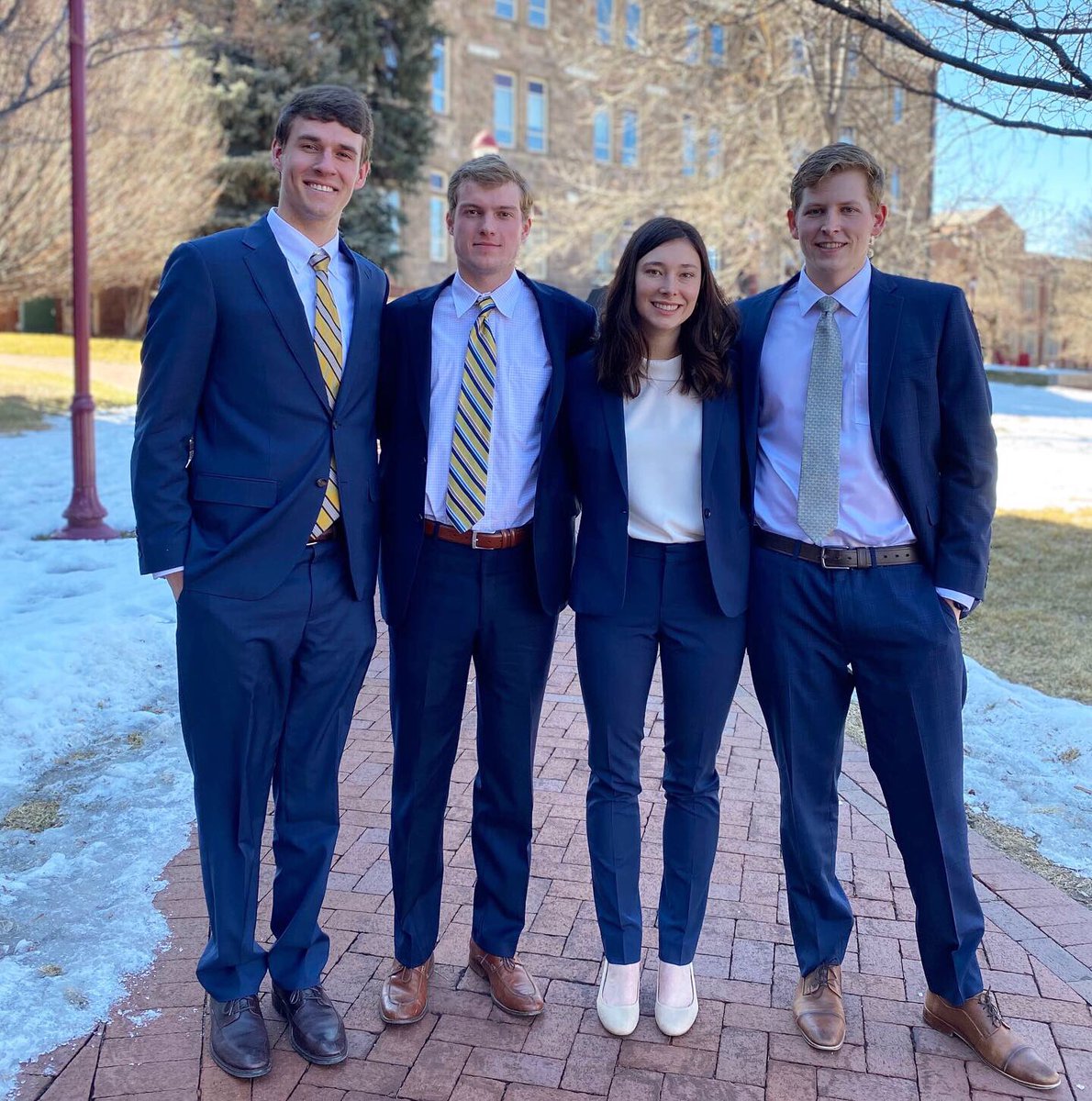 MandersonUA's tweet photo. Last month, our Case Team traveled to Denver, Colorado to participate in the annual Race &amp; Case competition. ⛷After presenting their impressive deliverable to @homeadvisor, our multi-talented students hit the slopes for part ✌🏼 of the competition. #EmbraceTheCase https://t.co/y8kEeqpOwY