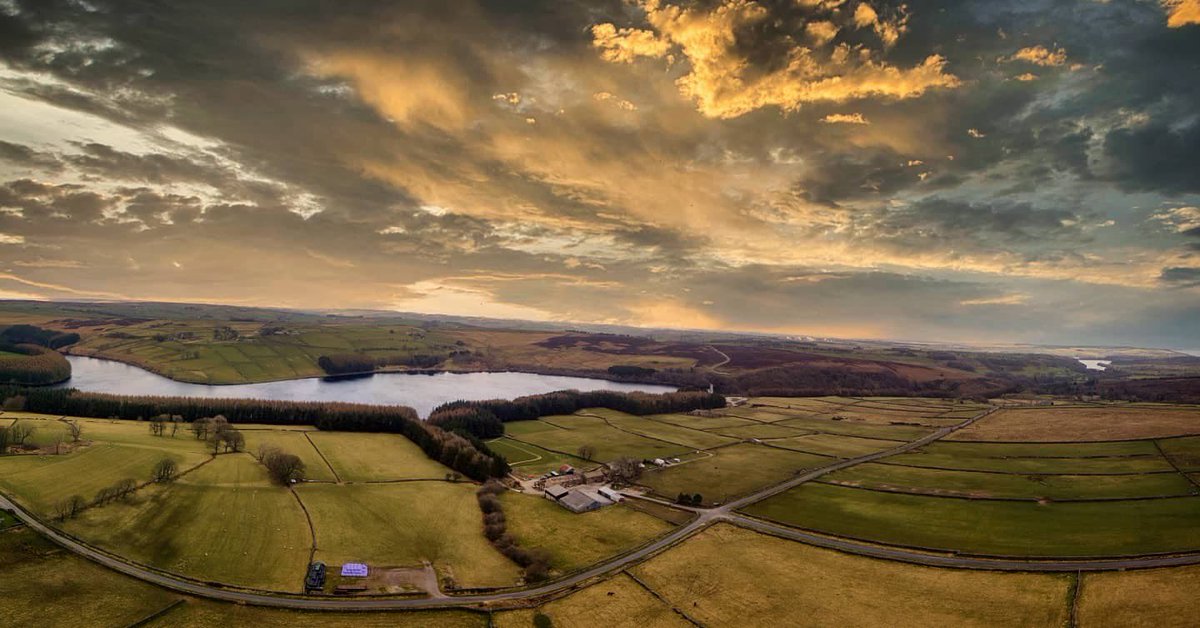 flocktoewe's tweet photo. One of our neighbours is entertaining himself with his drone. Credits to George Lee. #thruscross #dronepics #beautiful #moodyskies #march #springtime #breaksfoldfarm https://t.co/SNOHmu7bpl