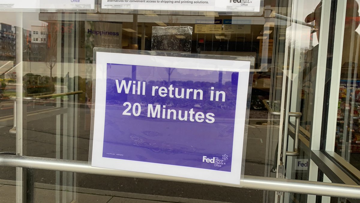 dynamicsfx's tweet photo. @FedEx this is how your locations run? Bunch of people are out here waiting... https://t.co/VNnQj9uzXf