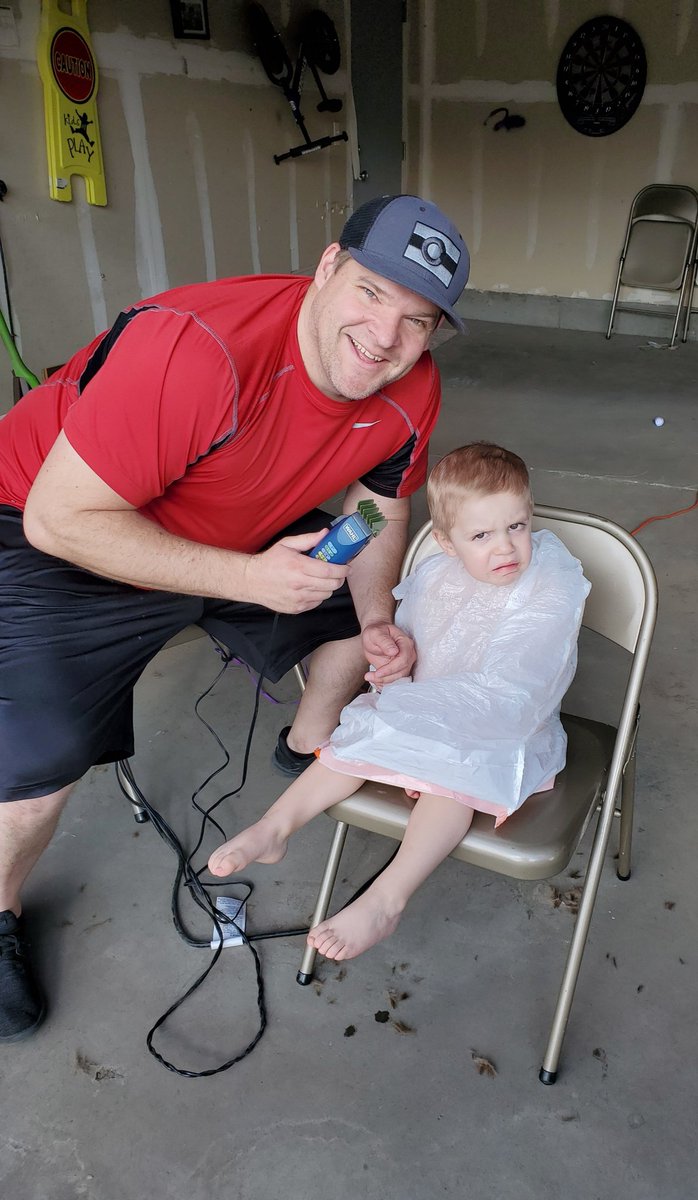 MatthewRMeyers's tweet photo. @RobinMeade cutting my kids hair is going great during the quarantine! Ha ha #QuarantineCuts #Colorado #DadStopNow https://t.co/2Wzmwn2TUr