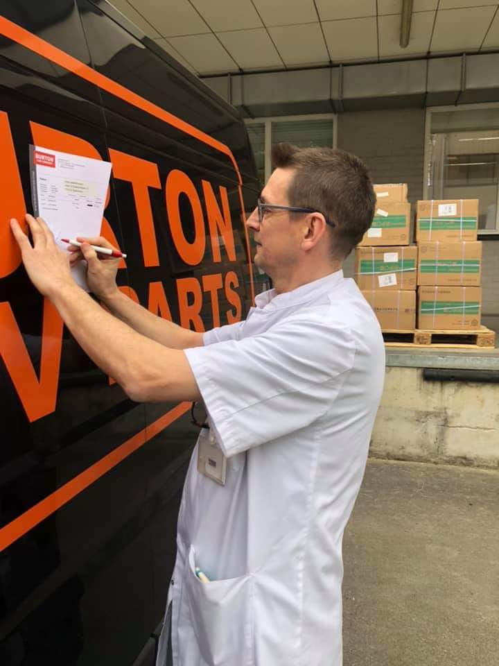 BAM! Het is onze vrienden van burtoncar.com gelukt: 80.000 off.geteste FFP2 #mondkapjes zijn in NL!! Honderdduizenden volgen zsm.
Nodig? Mail ASAP: iwan@burtoncar.com

Retweet dit #vooronzehelden die #coronavirus bestrijden.
<a href="/MinVWS/">Ministerie van VWS</a>
#CoronaCrisisnl