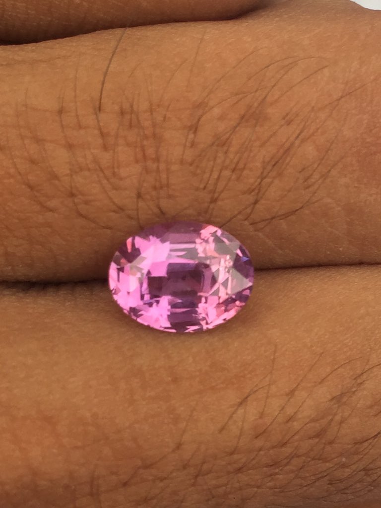 001iftihaj's tweet photo. A Stunning lustered loop clean natural piece...
SPECIES || Natural Corundum
VARIETY || Pink Sapphire
WEIGHT ||  2.09 cts
SHAPE    ||  Oval
COLOUR|| pink mix violet
ITEM      || A loose faceted stone
TRANSPARENCY || Transparent
COMMENTS||No indication of heat present
ORIGIN||SL🇱🇰 https://t.co/Mz7sOCpPs2