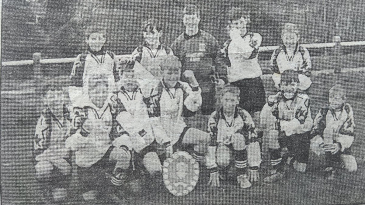 Delme42294268's tweet image. Thanks for the nomination @RichardJohns1 dug out an old paper clipping and a couple of the #tonarmy u&apos;13s!!

Once nominated you have 24 hrs to respond or donate £20 to charity. You need to nominate coaches and post pictures of you coaching. I nominate @nathantommo @nickyblack87