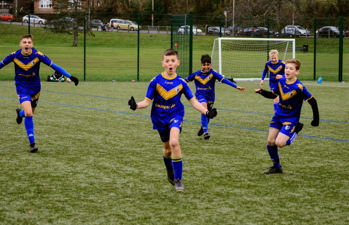 Delme42294268's tweet image. Thanks for the nomination @RichardJohns1 dug out an old paper clipping and a couple of the #tonarmy u&apos;13s!!

Once nominated you have 24 hrs to respond or donate £20 to charity. You need to nominate coaches and post pictures of you coaching. I nominate @nathantommo @nickyblack87