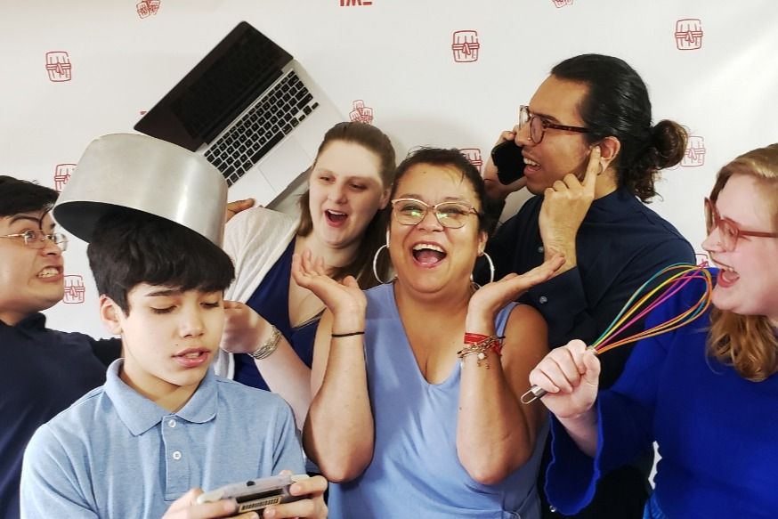 We need some help feeding our first responders! Please consider a donation today. 100% of the funds go towards keeping our medical professionals fed. 

#seattlecovid19 #coronavirus #FirstResponders #keepthemfed #CoronavirusUSA #food #Donations #gofundme

buff.ly/2JnRZSv