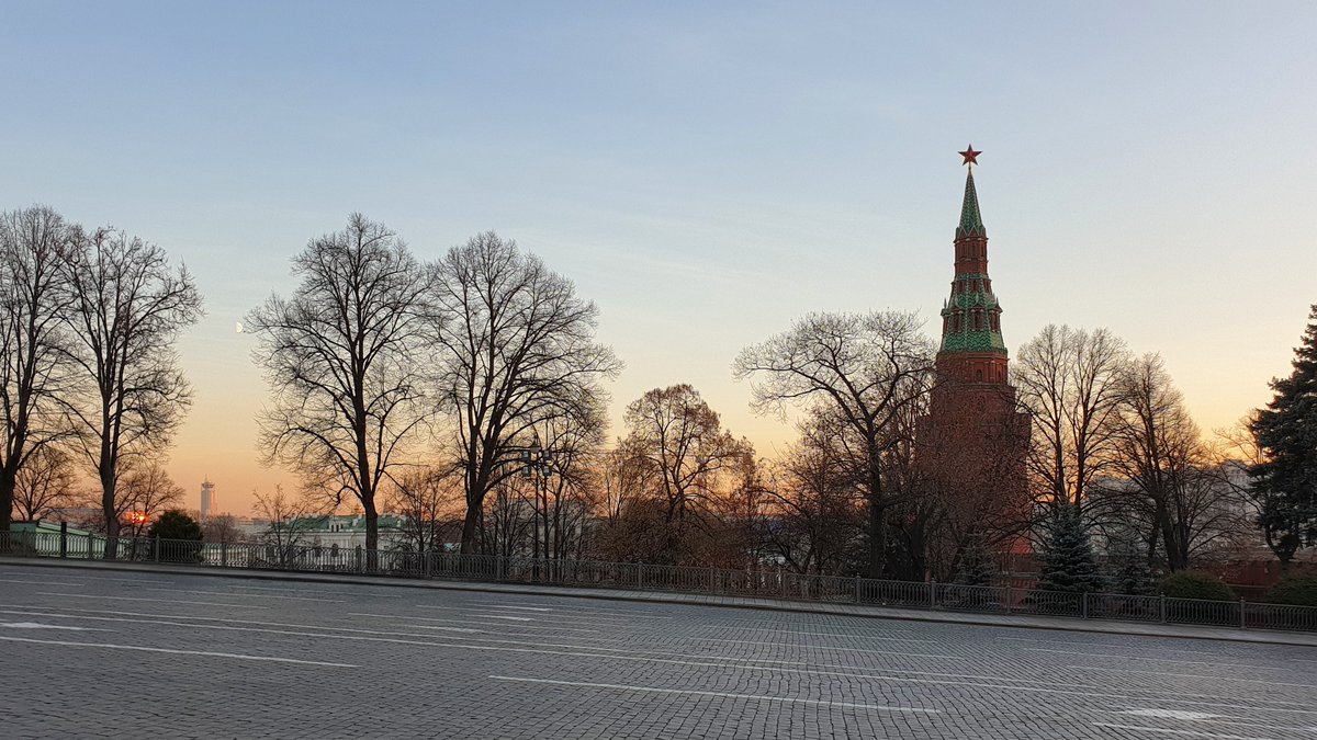 moscow_one's tweet photo. #ArchiveTime

While we all stay at home, it's time to enjoy some pictures and videos from our archive.

This is a view from the Moscow Kremlin overlooking the Vodovzvodnaya Tower.

#moscowone #moscowkremlin #stayhome🏢 https://t.co/KN6I52gTjn