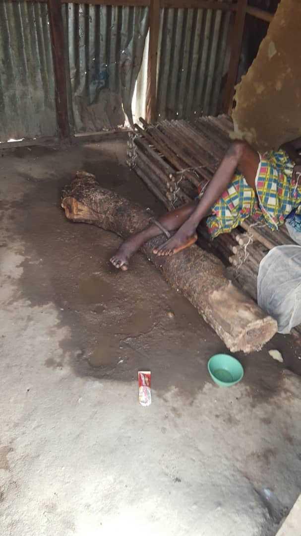 EminaCerimovic's tweet photo. #Nigeria:  How are ppl w #mentalhealth conditions, who are shackled/locked up, deprived of soap &amp; water, supposed to protect themselves against #COVID19 infection? 

Will President @MBuhari &amp; the government include them in the response to the pandemic? 

https://t.co/etzlZbwl0g https://t.co/VYSSxUMKgY