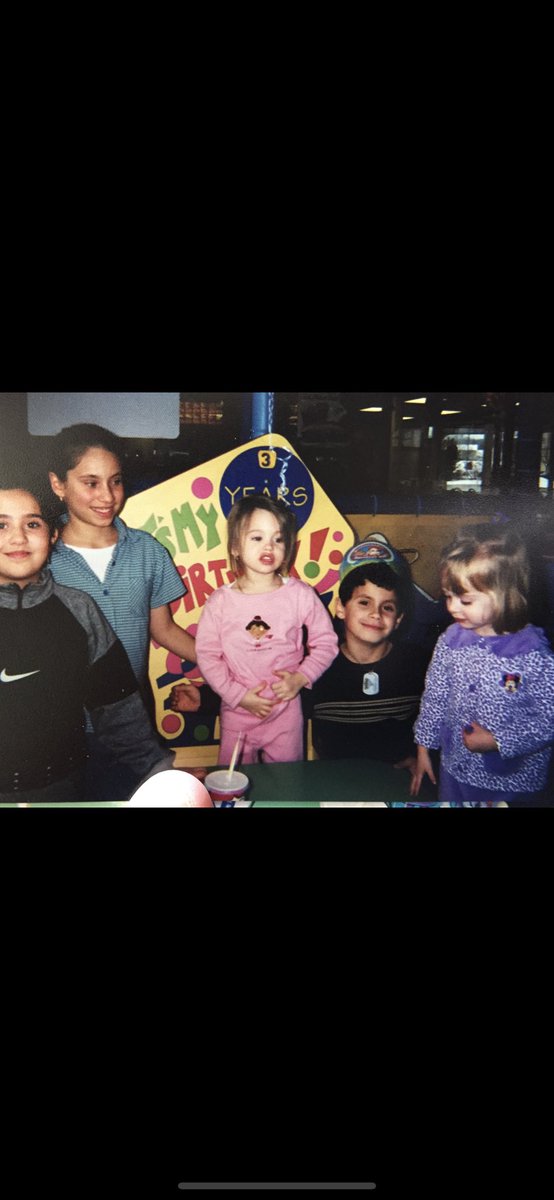 sabrinaklappa's tweet photo. @sophwhat Here’s us at my 3rd birthday party at McDonalds hahahhaha https://t.co/TKRkWT0Lse