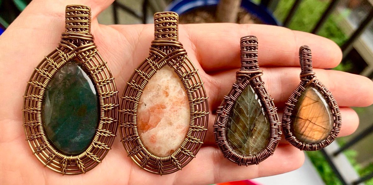 ✨ appreciation giveaway ✨

one winner will receive a custom pendant in ANY style 💗💗

to enter: RT &amp; follow me

tag friends &amp; follow my insta @/anahata_sol for extra entries 🥰

ends 4/6 💗✨