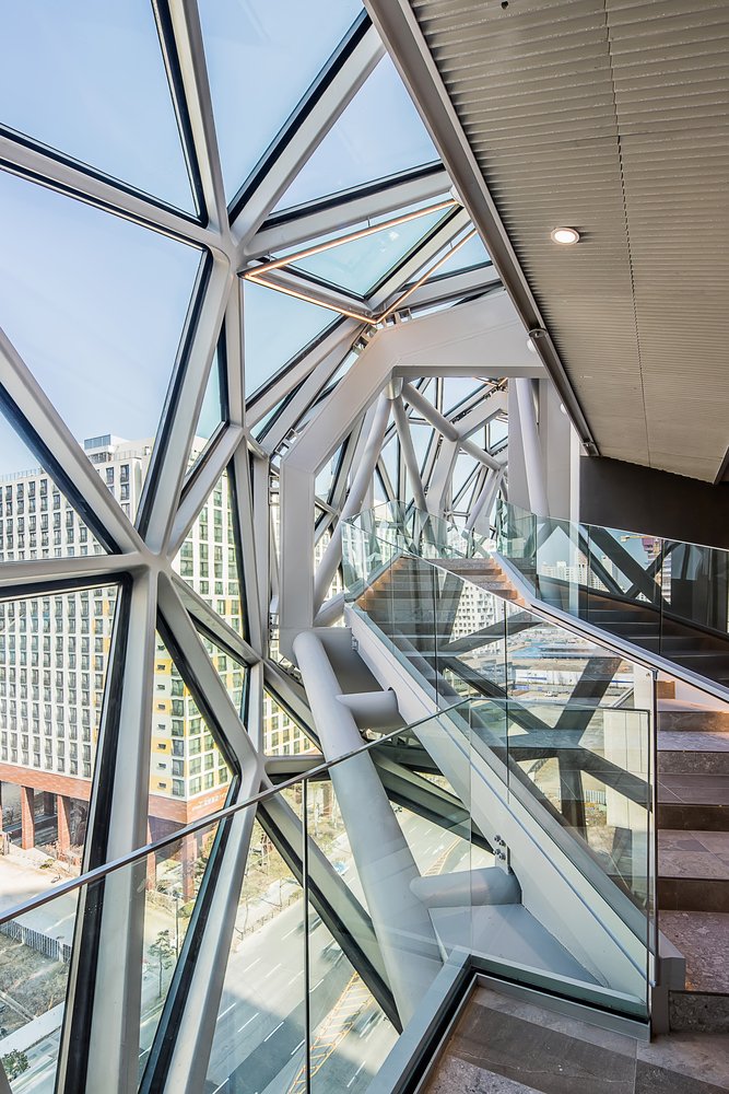 EasyInterio's tweet photo. Galleria Store in South Korea made of Stone and Glass by OMA
#easyinterio #architecture #architecturephotography #ArtistOnTwitter https://t.co/CZII2NFug6