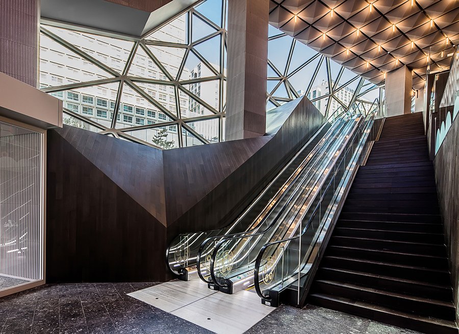 EasyInterio's tweet photo. Galleria Store in South Korea made of Stone and Glass by OMA
#easyinterio #architecture #architecturephotography #ArtistOnTwitter https://t.co/CZII2NFug6